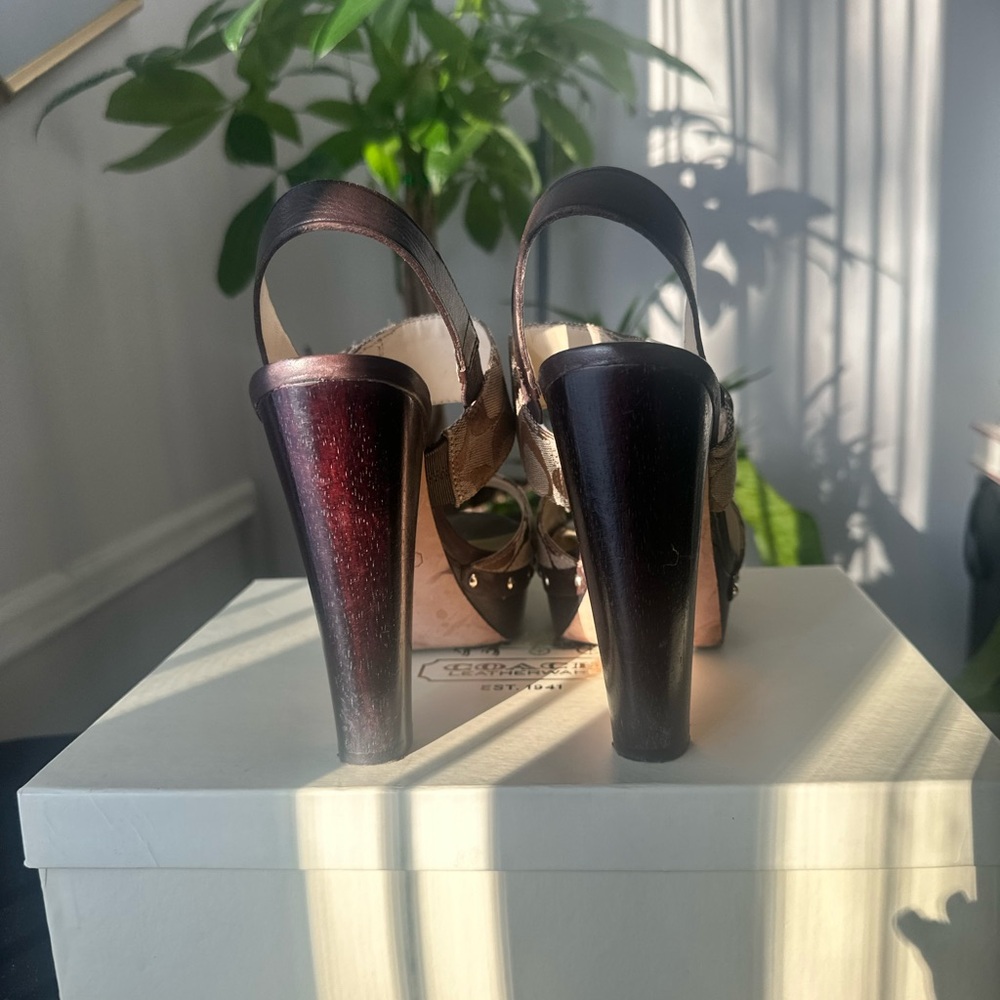 Vintage Coach "Darcey" Slingback Heels Khaki and Chestnut - Picture 3 of 7